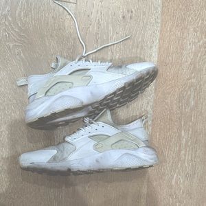 Nike Hurache. Girls Size 7/Women’s Size 8.5.